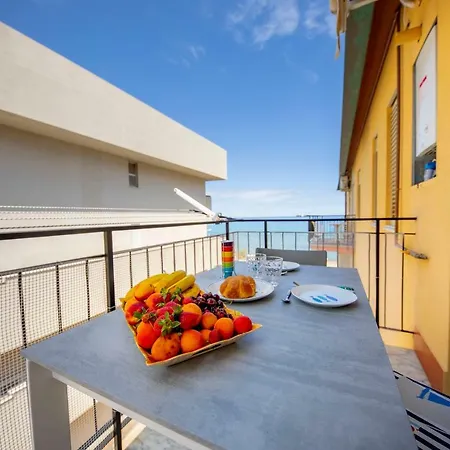 Apartment House Giardina *
